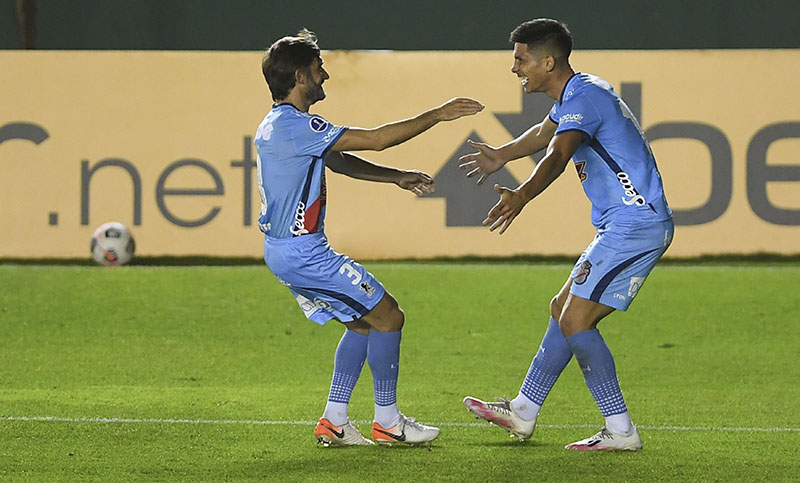 Arsenal goleó en casa y se metió en los octavos de la Sudamericana