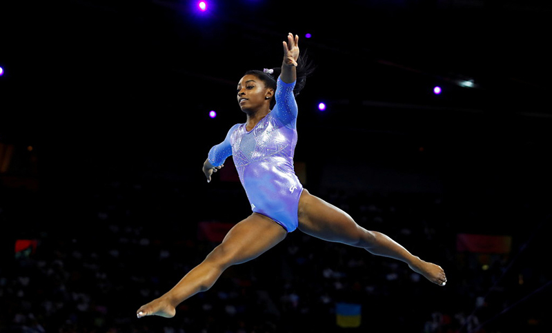 Simone Biles, la gimnasta que hace historia, realizó un doble salto nunca visto