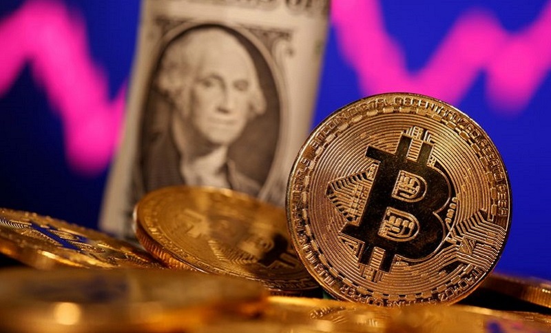 Fuerte desplome del bitcoin: cayó en un valor superior al PBI argentino