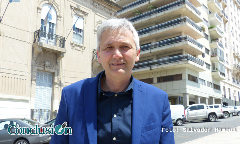 Carloni sigue gestionando para que Central no pierda la localía ante Huachipato