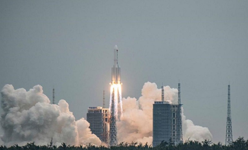 China aseguró que el cohete que puso en órbita no caerá cerca de poblaciones