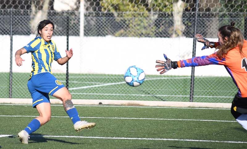 Central goleó a Comunicaciones y sueña con la clasificación