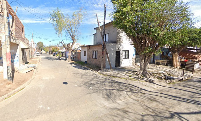 Un adolescente de 15 años fue asesinado y una chica de 18 se encuentra herida