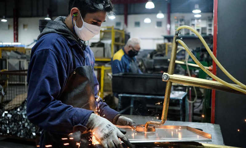 El uso de la capacidad instalada de la industria aumentó al 64,5% en marzo