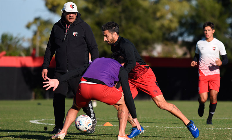 Newell’s practica bajo las órdenes de un Burgos que todavía se sostiene
