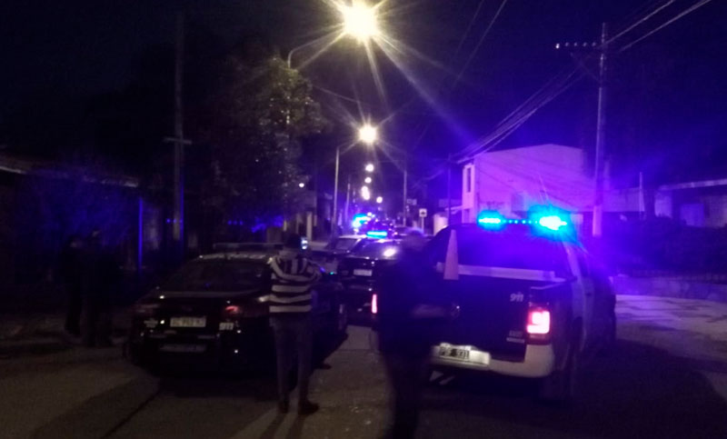 Ludueña: un adolescente murió y una mujer resultó herida tras una violenta balacera