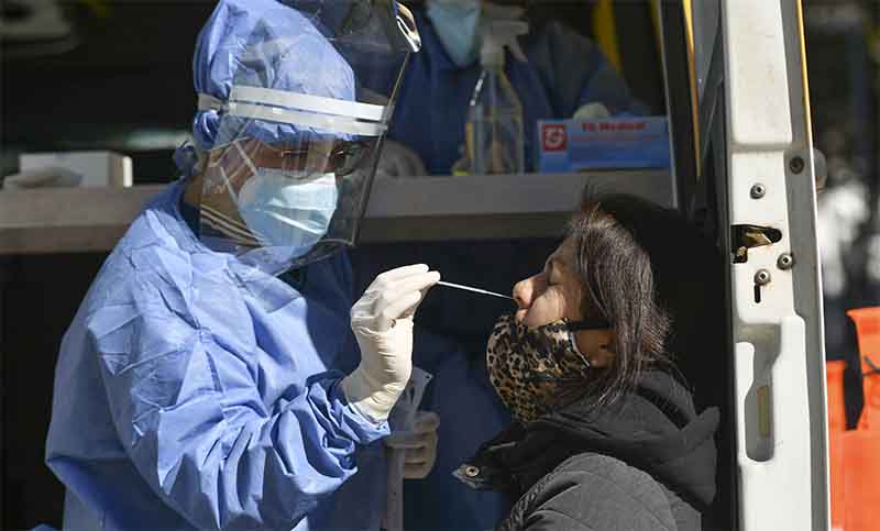 Pico semanal de coronavirus en el país: 27.363 casos nuevos y 601 muertes este viernes
