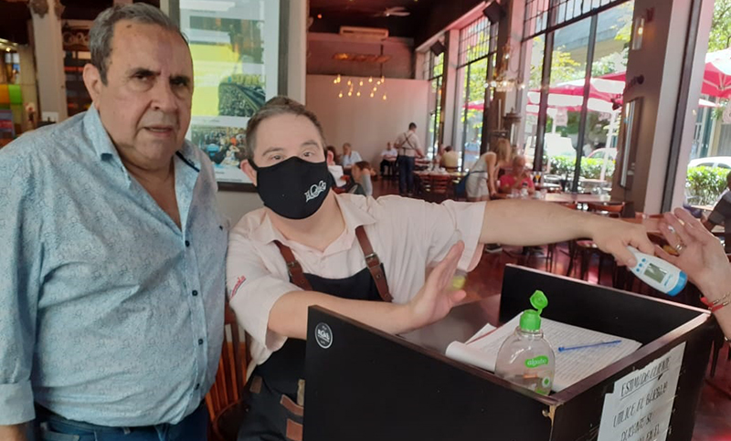 Falleció Dany, mozo del bar «El Cairo» que unió buena atención con compañerismo