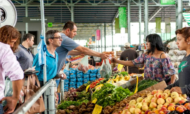 Lanzan «Canasta Ahorro»,  con 28 productos a precios rebajados en 60 ferias populares