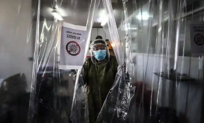The Guardian: “La gente muere en menos de una semana”, ola de Covid agarra desprevenida a Argentina