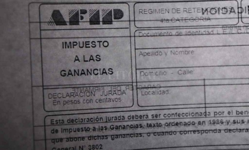 El Gobierno analiza demorar hasta julio la devolución de Ganancias y hacerla en cuotas