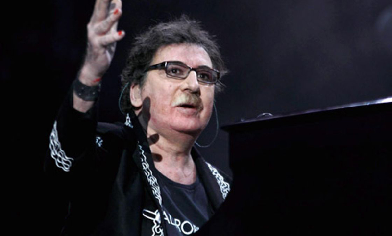 Sputnik V celebró la vacunación de Charly García