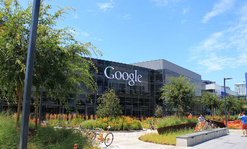 Google quiere bajar el sueldo a los trabajadores que realicen teletrabajo