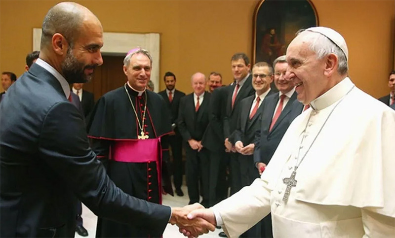 El Papa Francisco destacó el gesto de Pep Guardiola con la medalla del segundo puesto