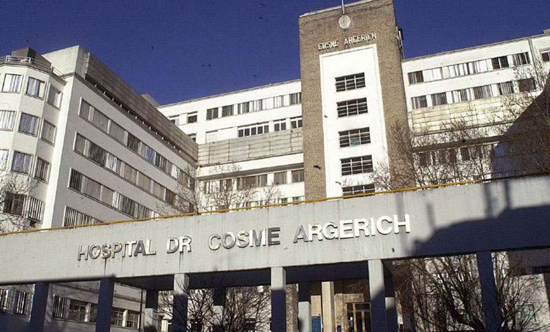 Falleció el hombre que esperó tres días una cama de terapia en la Ciudad de Buenos Aires