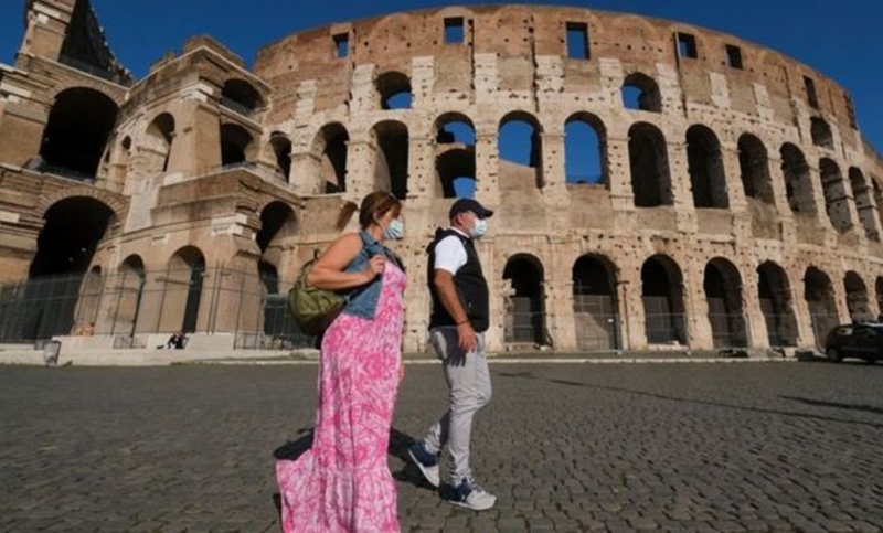 Italia empezaría a vacunar contra el coronavirus a todos los adultos desde el 10 de junio
