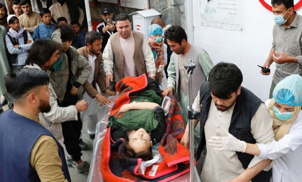 Al menos 40 muertos, la mayoría estudiantes, en un atentado cerca de una escuela en Afganistán