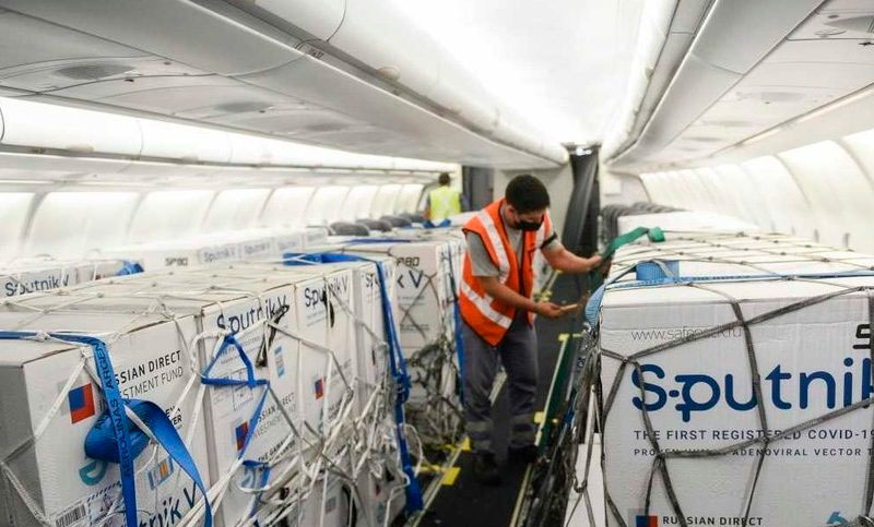 Cafiero: «Hoy llegan 600.000 dosis de Sputnik V y 840.000 de AstraZeneca»