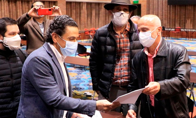 En medio del diálogo y protestas, renuncia el negociador central del Gobierno de Colombia