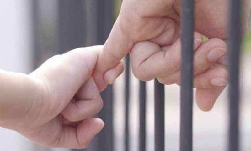 Hijos menores de padres encarcelados son más vulnerables