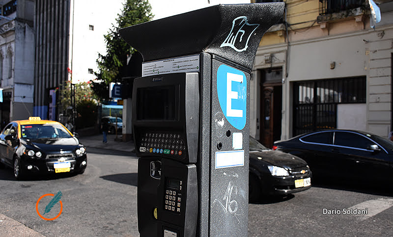Vuelven a funcionar el estacionamiento medido y los carriles exclusivos