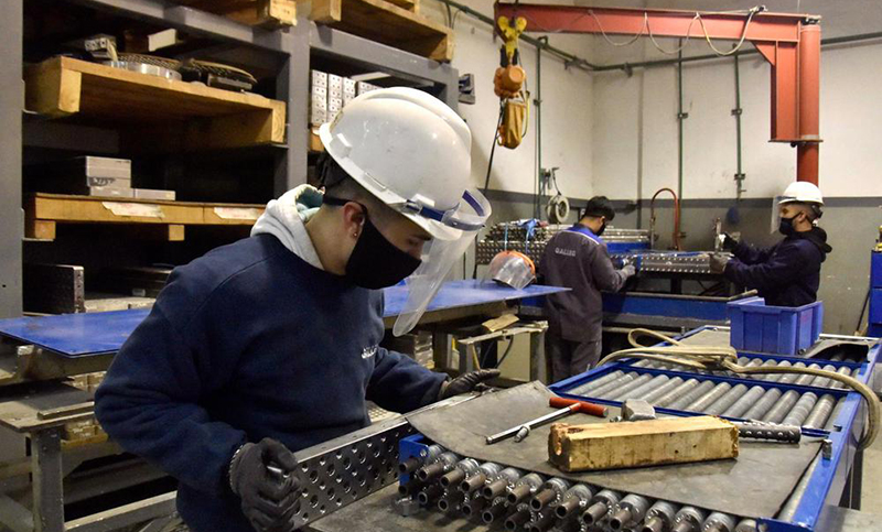 La industria creció más de 32% en marzo y la construcción sigue su alza