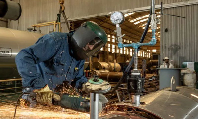 La producción industrial subió en abril 60,7% y el cuatrimestre mejoró un 21%
