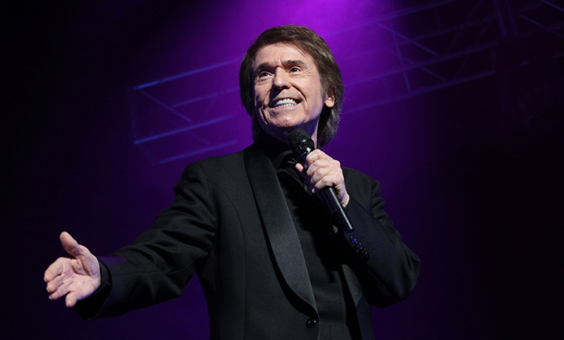 Raphael tendrá una serie documental para mostrar sus 60 años de carrera