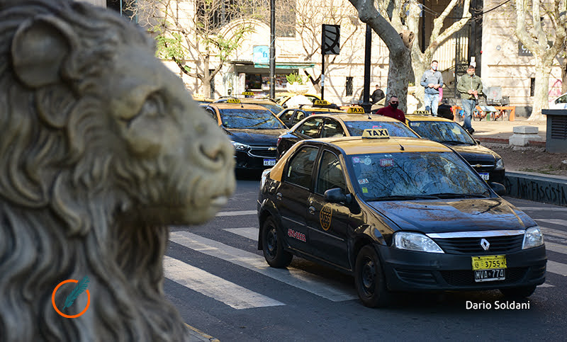 “Taxistas que por 20 o 25 años trabajan 12 horas, no sé si llegan a jubilarse”