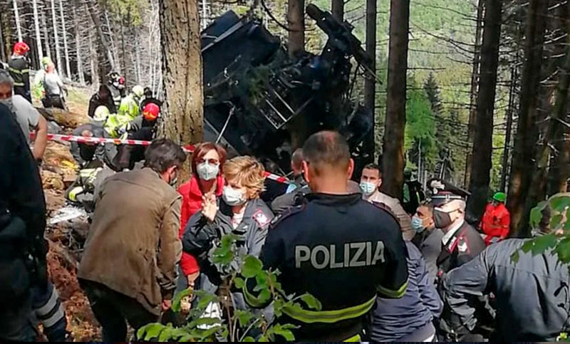 Nueve muertos y dos heridos graves al caer un teleférico en Italia