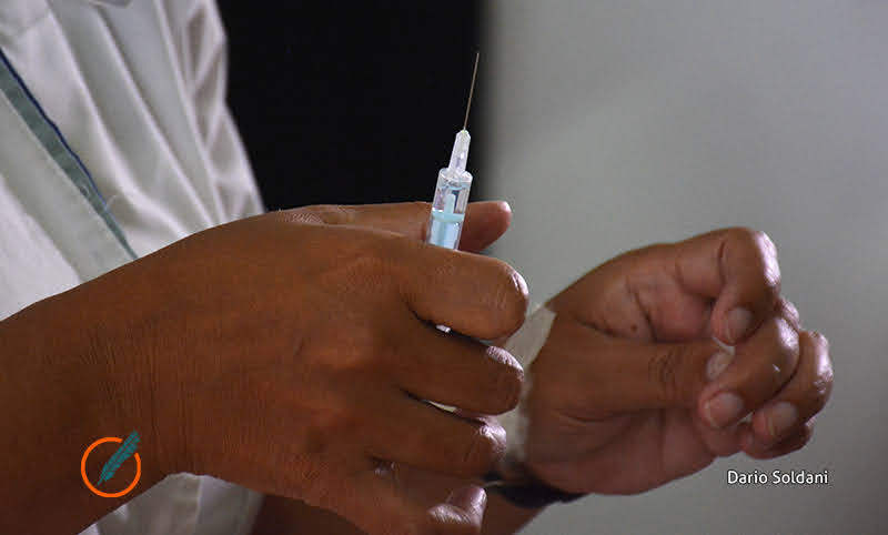 Cada vez más provincias negocian la compra de dosis para acelerar la campaña de vacunación