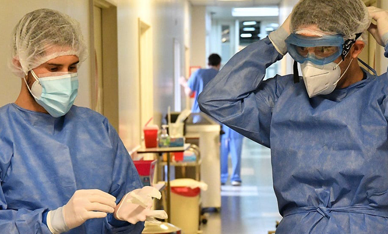 Reportaron más de diez mil casos y 301 muertes este domingo en el país