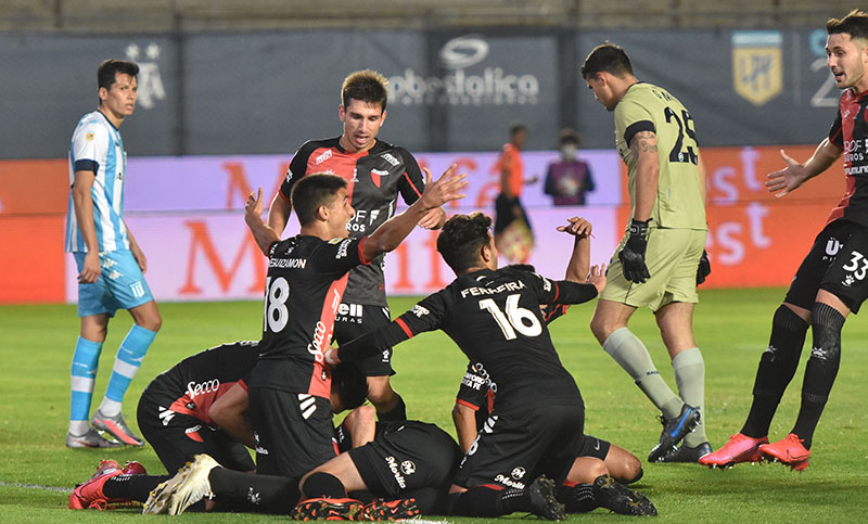 Colón goleó a Racing y se consagró campeón de la Copa de la Liga
