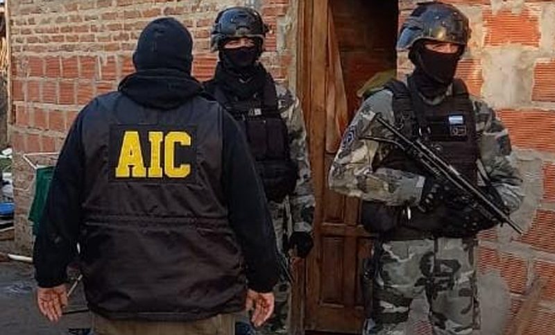 Allanan un estudio jurídico y detienen a un abogado investigado por una estafa
