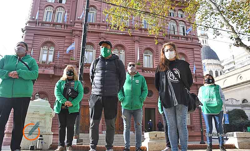 Trabajadores del Estado reclamaron por vacunas y contra la precarización del personal frente a la Municipalidad
