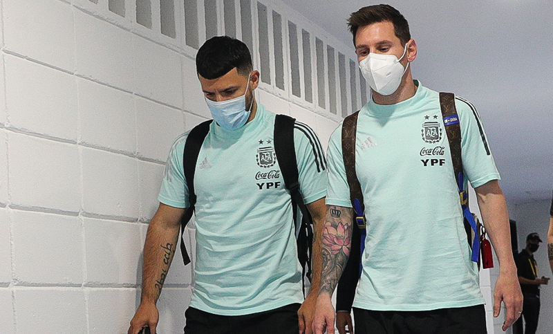Argentina arribó a Brasil y se prepara para el debut ante Chile
