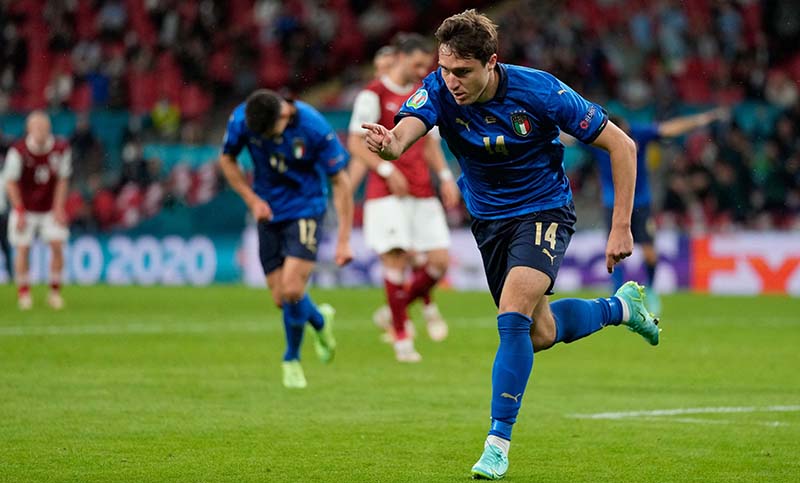 Italia sufrió hasta el final pero venció a Austria y se clasificó a cuartos