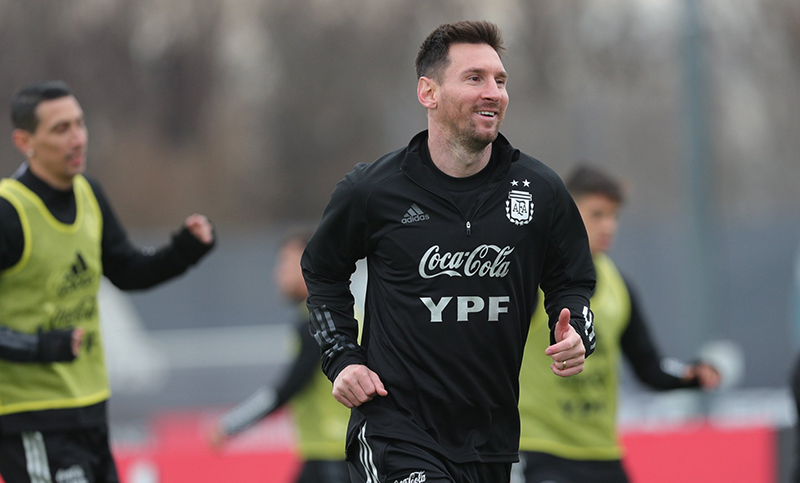 Argentina entrenó en Ezeiza pensando en el choque con Uruguay