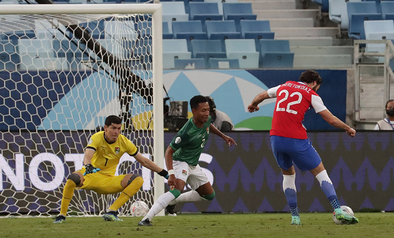 Chile venció a Bolivia y se acomoda en la tabla del grupo A