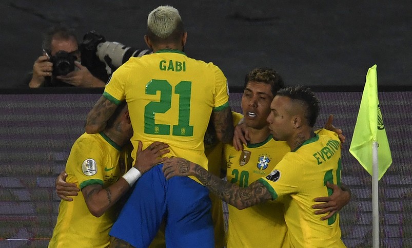 Brasil consiguió un triunfo agónico ante Colombia y avanza a cuartos de final