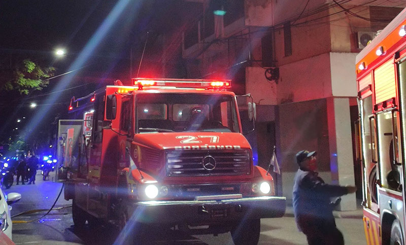 Un incendio y una explosión en un departamento alertaron a los vecinos del centro