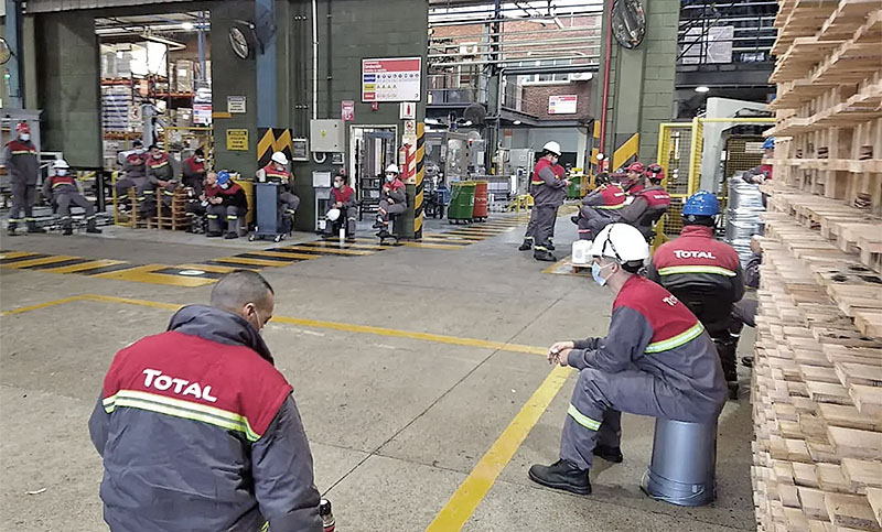 Los trabajadores petroleros suspenden medidas de fuerzas en las refinerías