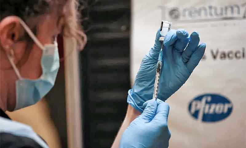 Revelan que la eficacia de una sola dosis de Pfizer es menor frente a algunas variantes de coronavirus