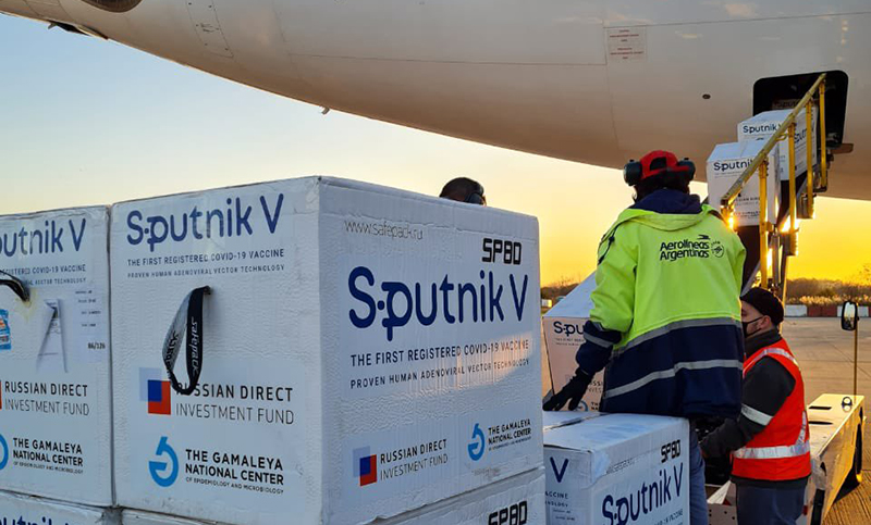 Llegó la sustancia activa para fabricar la vacuna Sputnik V en el país 