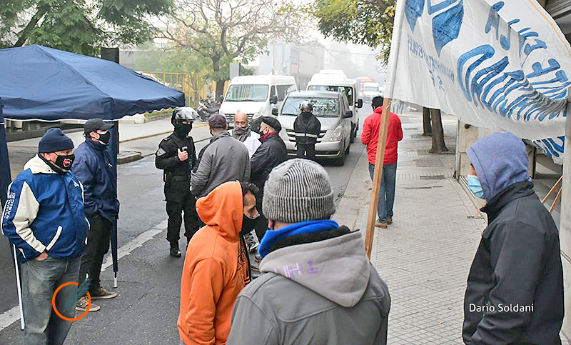 Transportistas de personas con discapacidad piden que PAMI les pague una deuda que data de octubre