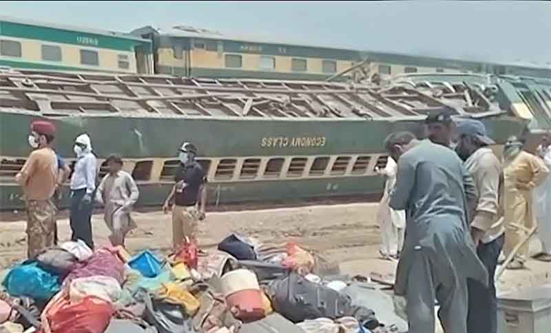 Al menos 40 muertos en un accidente ferroviario en Pakistán