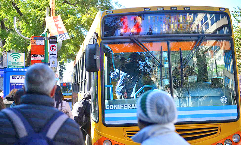 Transcurre el paro en el transporte urbano de pasajeros de Córdoba capital por una deuda salarial