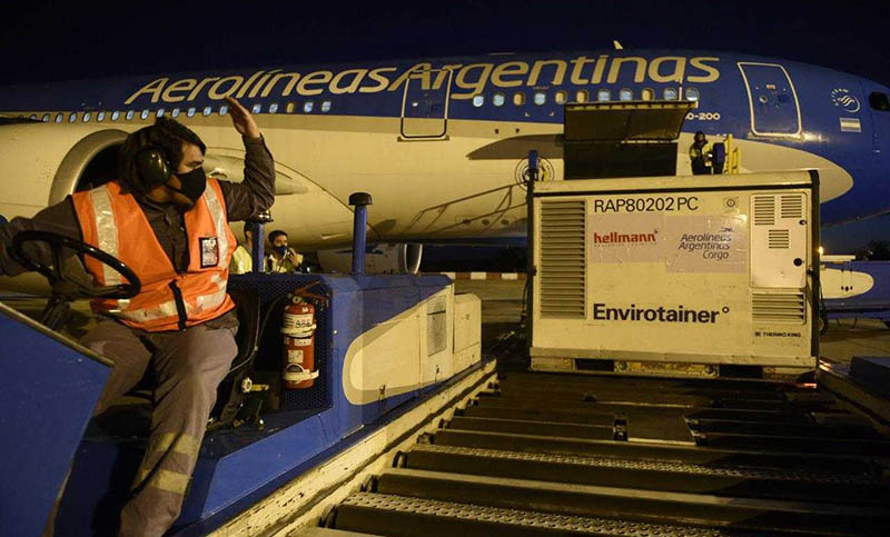 Llegó a Argentina otro vuelo con 700 mil dosis de la vacuna Sinopharm