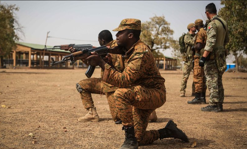 Al menos 160 civiles muertos en ataques yihadistas en una localidad de Burkina Faso