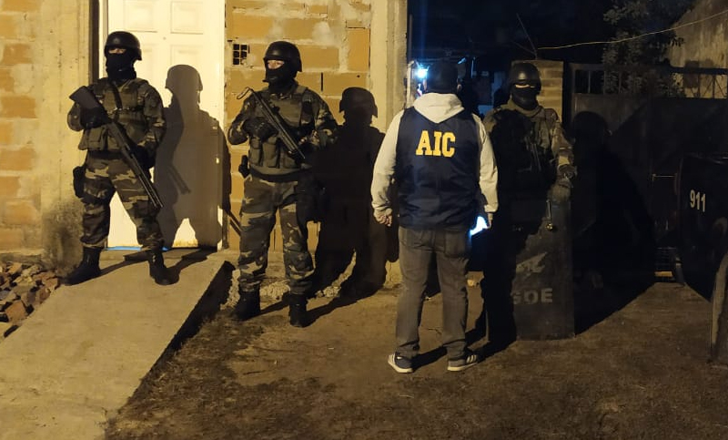 Detuvieron a dos hombres, padre e hijo, por un crimen en Santa Fe